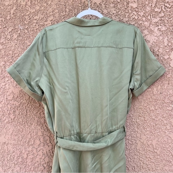 UNTUCKit Jumpsuit  Woman’s size large earthy‎ green minimalist - Picture 9 of 15